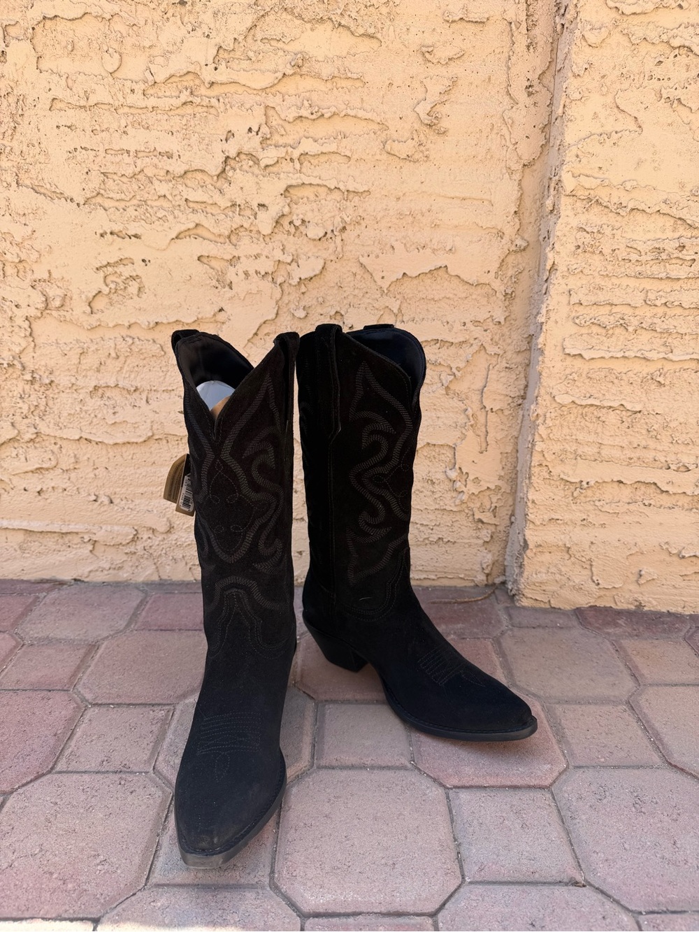 DINGO WOMEN'S OUT WEST SUEDE WESTERN BOOTS - ROUND TOE - runs large